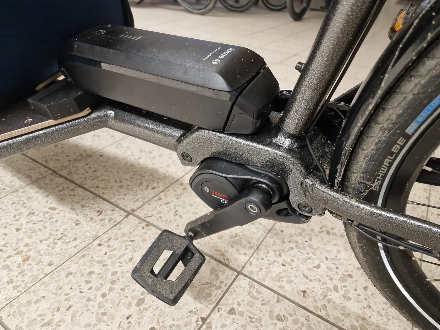 Bosch Motor und Akku an einem Velo Lab Lastenrad