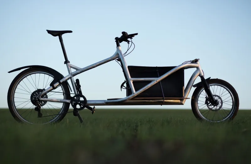 Roh-Alu fahren: Lastenrad ohne Lack