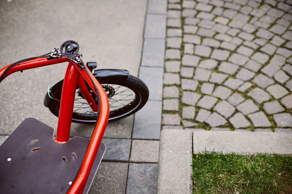 Seilzuglenkung am Velo Lab Lastenrad mit stark eingeschlagenem Vorderrad