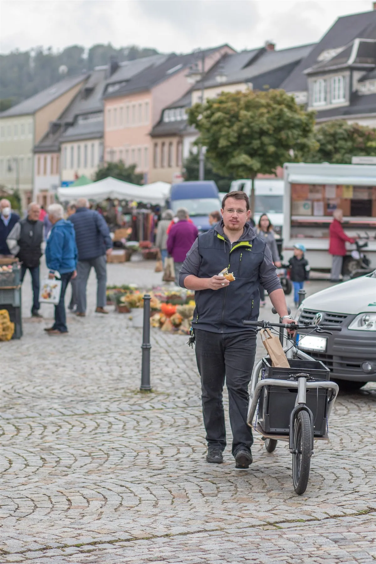 Mit dem Lastenrad auf dem Wochenmarkt